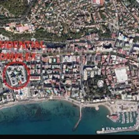 Beachside In Center Of *