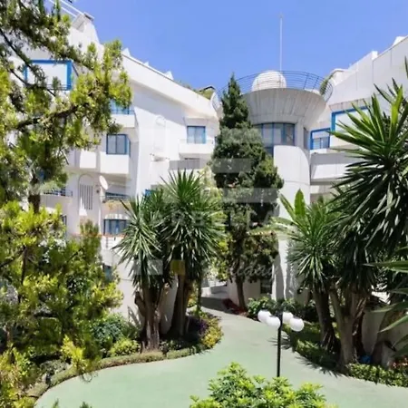 Beachside In Center Of *