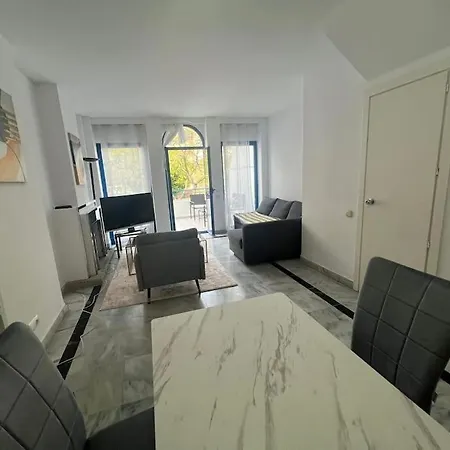 Beachside In Center Of Apartment